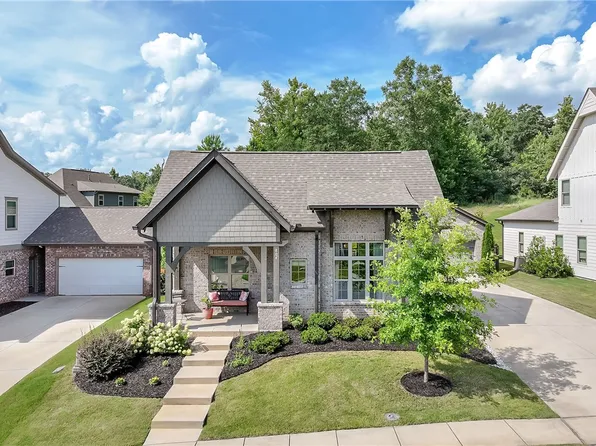 804 Clear Spring Dr, Auburn, AL 36830
