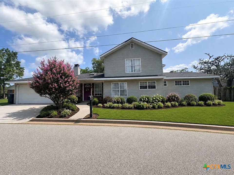 1st image of 1104 Moss Ln