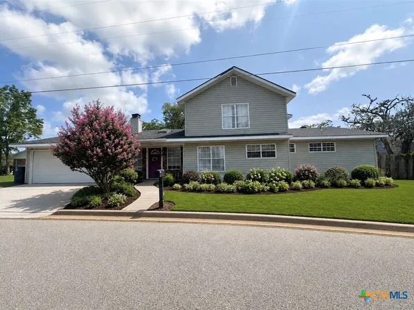 1104 Moss Ln, Cuero, TX 77954