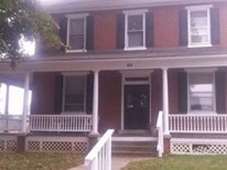 1st image of 124 E Main St APT 3