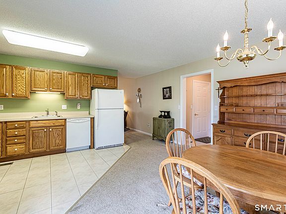 5th image of 21 Farm Brook Lane #21