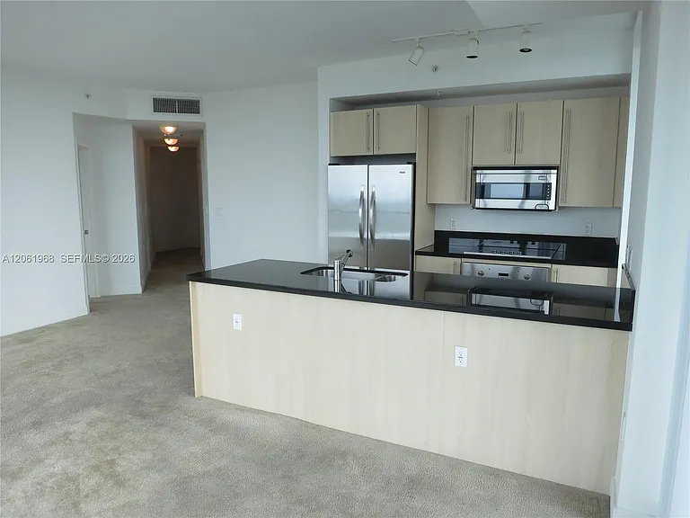 79 SW 12th St #UPH4001 — Photo 15