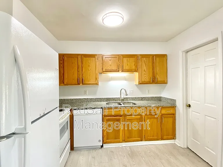 416 Hustings Ln #F — Photo 8