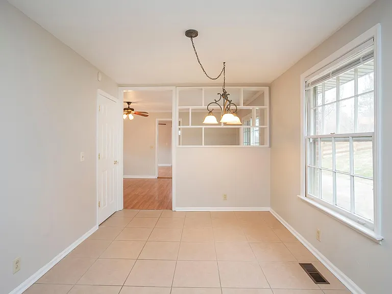 610 Ashley Ct — Photo 44