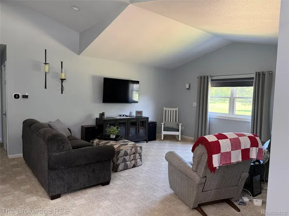 5484 Columbiaville Rd, Columbiaville, MI 48421