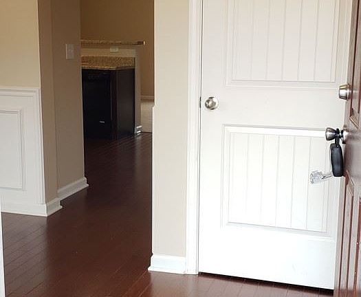 5th image of 2111 Debonair Ln