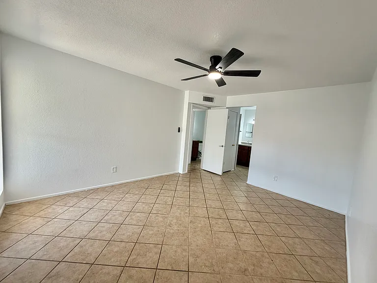 765 N Arrowhead Dr #2 — Photo 17