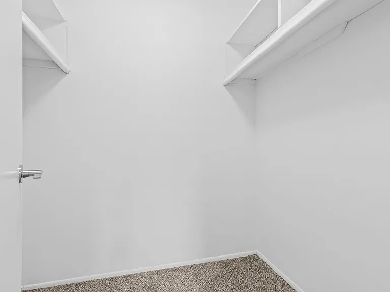 Carriage Park Apartments - Dearborn Heights, MI — Photo 17