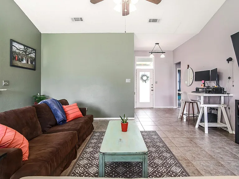 709 Sapling Cv — Photo 9