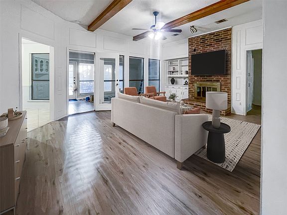 3rd image of 1027 Ridgeview Cir