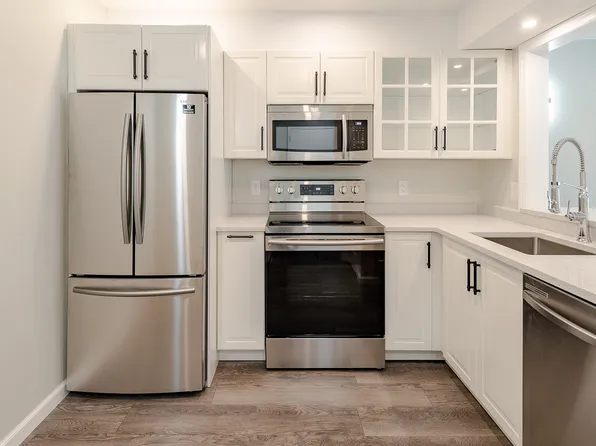 55 Mill Plain Road #31-17, Danbury, CT 06811