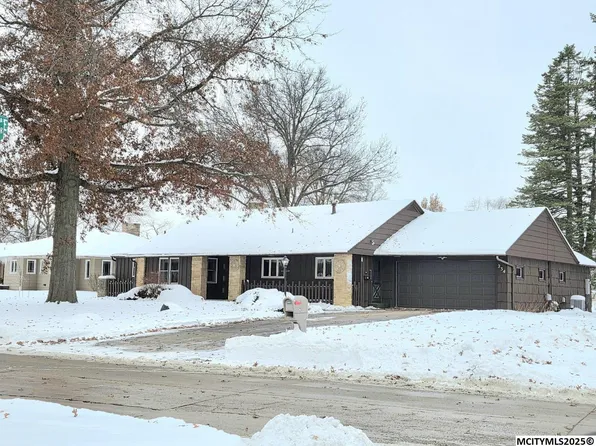 234 Willowbrook Dr, Mason City, IA 50401