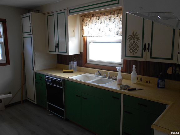 5th image of 204 Maple St