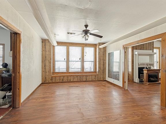 5th image of 3012 Garrow St