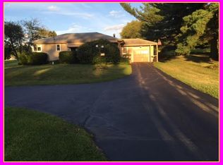 686 Mercer Rd, Beaver Falls, PA 15010