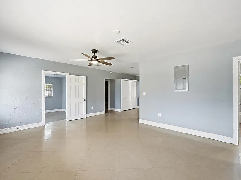740 E Evanston Cir — Photo 14