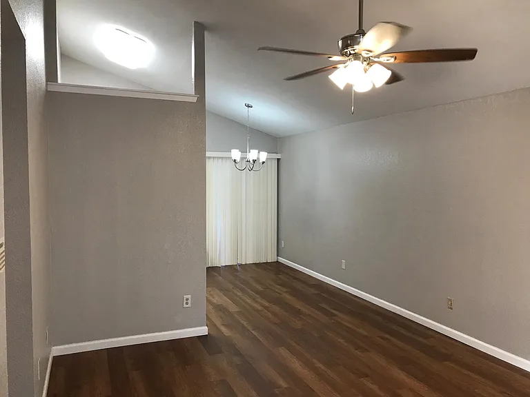 1015 E Yager Ln #87 — Photo 2