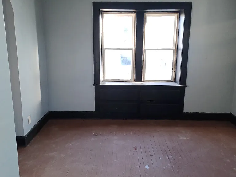 2208 East Ave — Photo 2