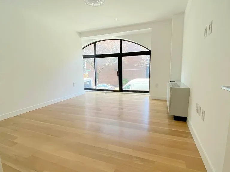 341 W 11th St #2E — Photo 8