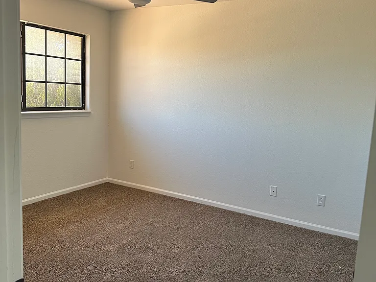 3340 S Oleander Dr — Photo 15