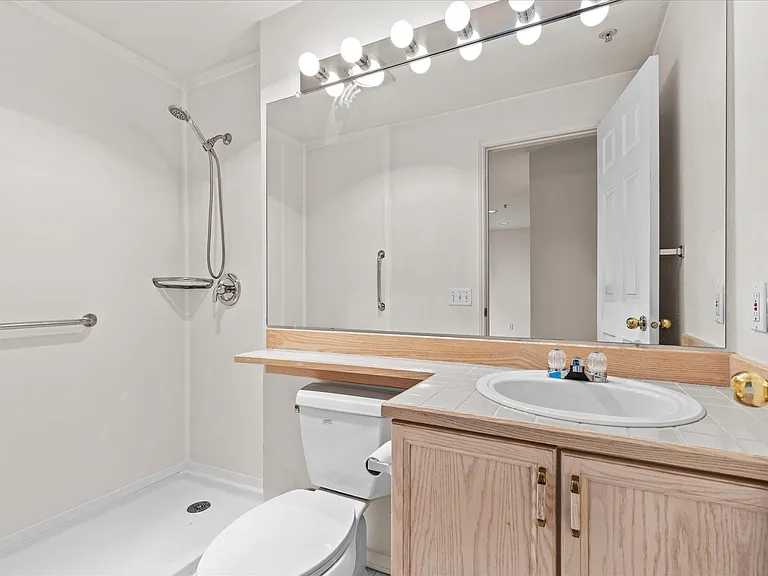 Main bathroom