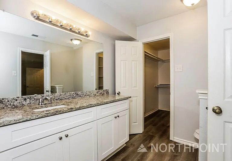 422 Ash Ln — Photo 9