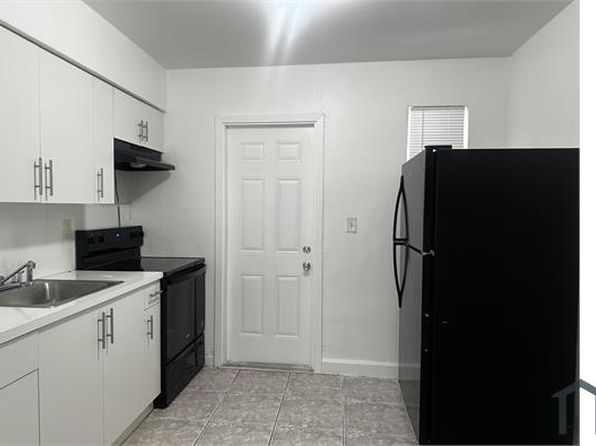 5700 NW 5th Ave #5702