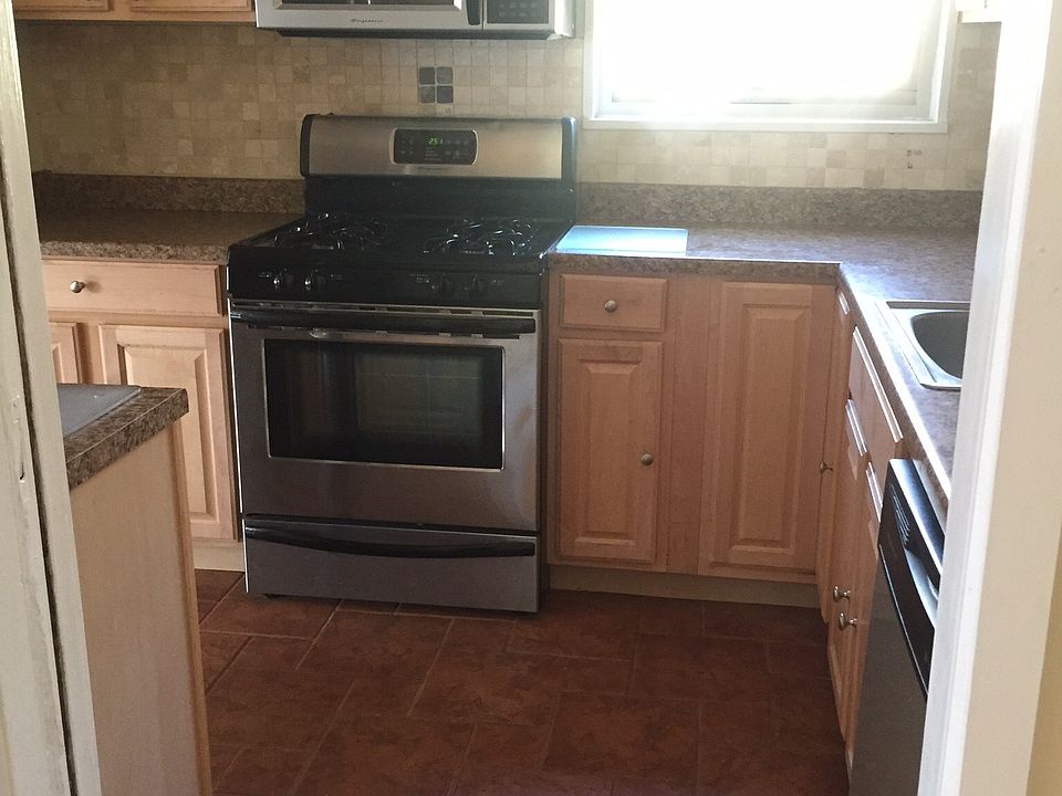 Almost NEW kitchen-oven never used!