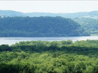 5171 Shamrock Ln #9, Cassville, WI 53806