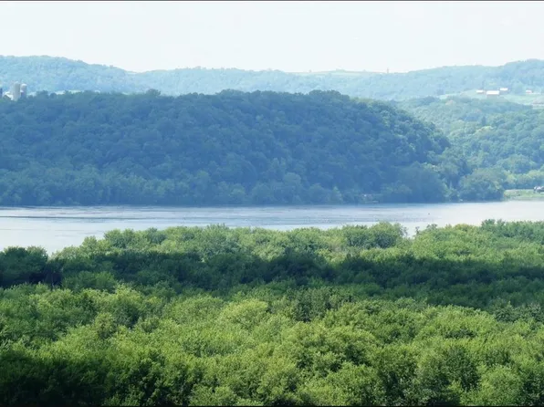 5171 Shamrock Lane #9, Cassville, WI 53806