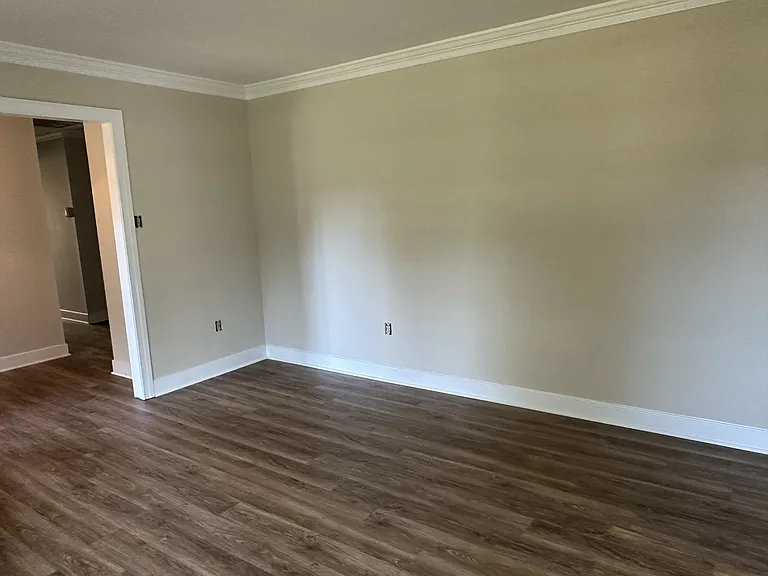 7405 Glastonburg Dr — Photo 2