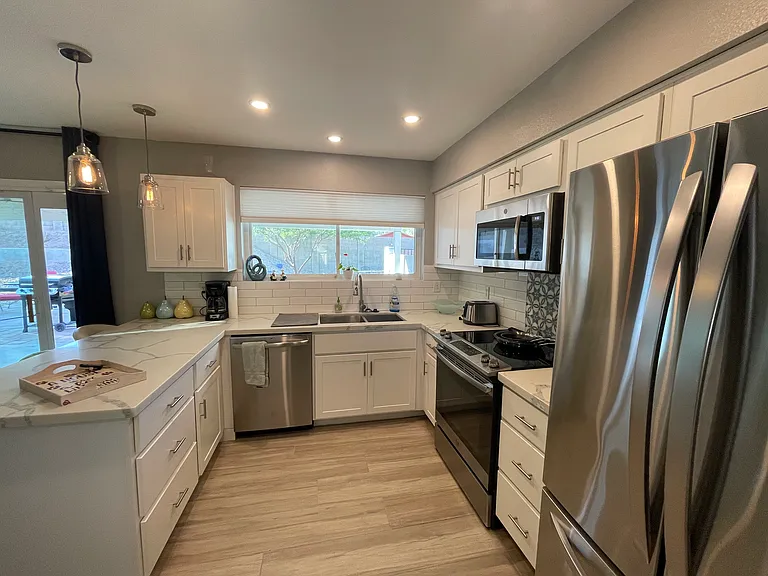 833 E Marconi Ave — Photo 2