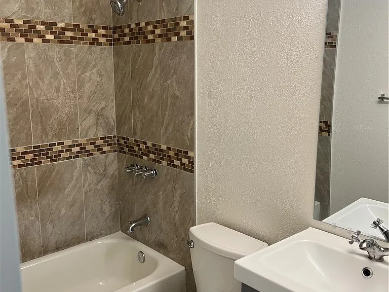 454 E Avenue Q3 #8 — Photo 19