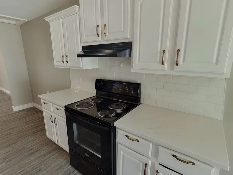 1921 N Garland Ave — Photo 5
