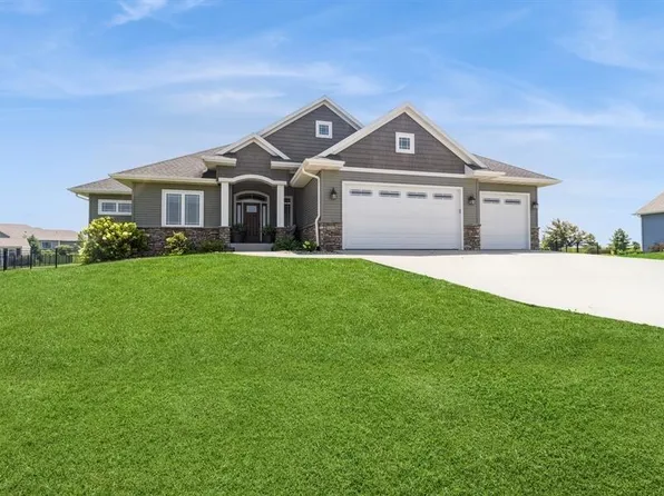 5226 Windrose Ln, Ames, IA 50014