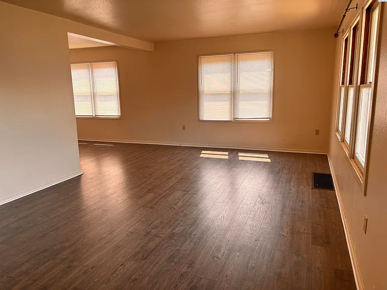 316 Casey Ave — Photo 9