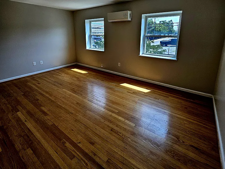 701 3rd St SW #1 — Photo 2