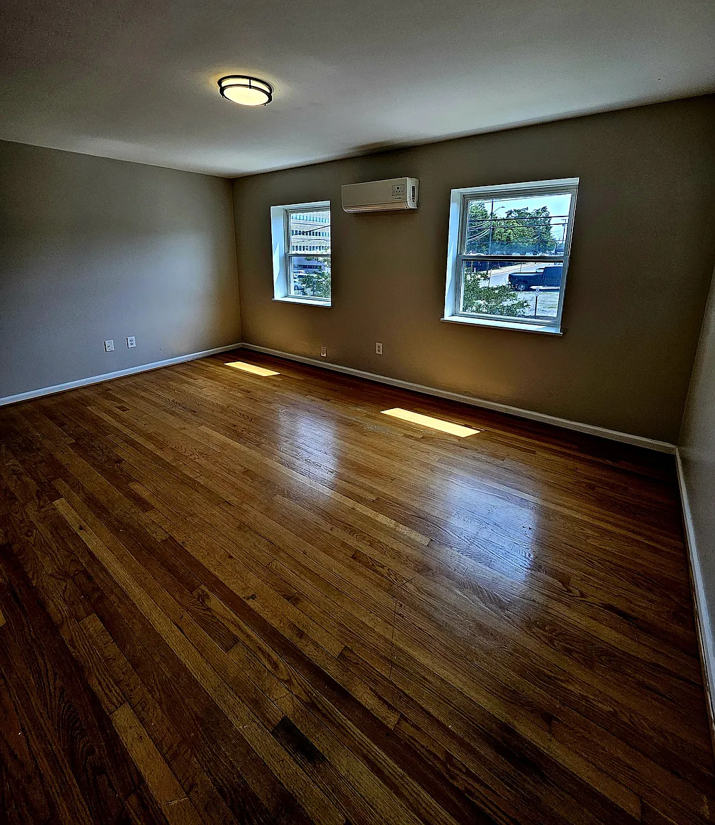 Building Photo - 701 3rd St SW #1