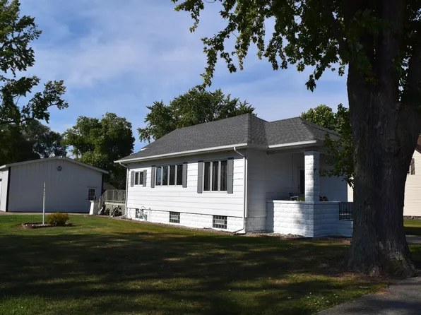 208 E 3rd St, Wanatah, IN 46390