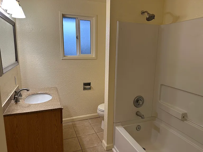 1592 Acacia Ave — Photo 6