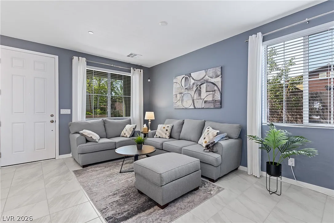 3 bed, 3.0 bath, 1541 sqft, $2,100 — Photo 4