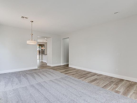 4th image of 2819 W Stowe Ct