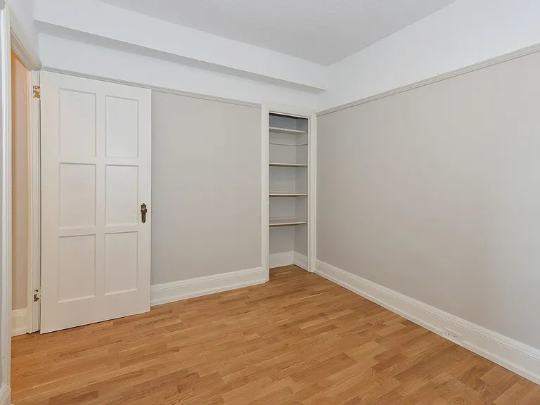 110 Oriole Pkwy #50040A-107 — Photo 9