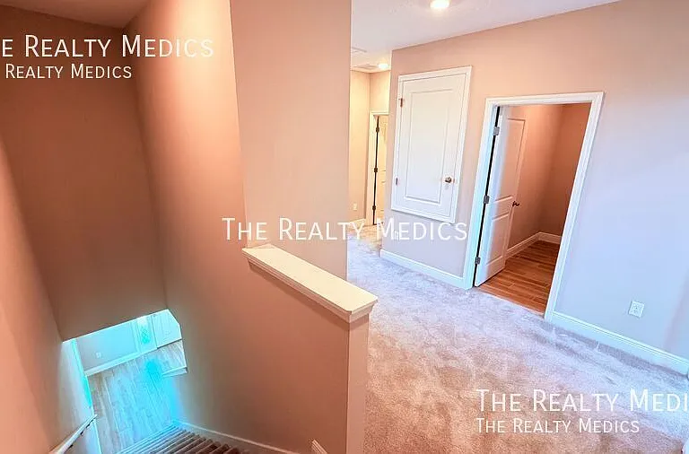 6495 Cyrils Dr — Photo 29