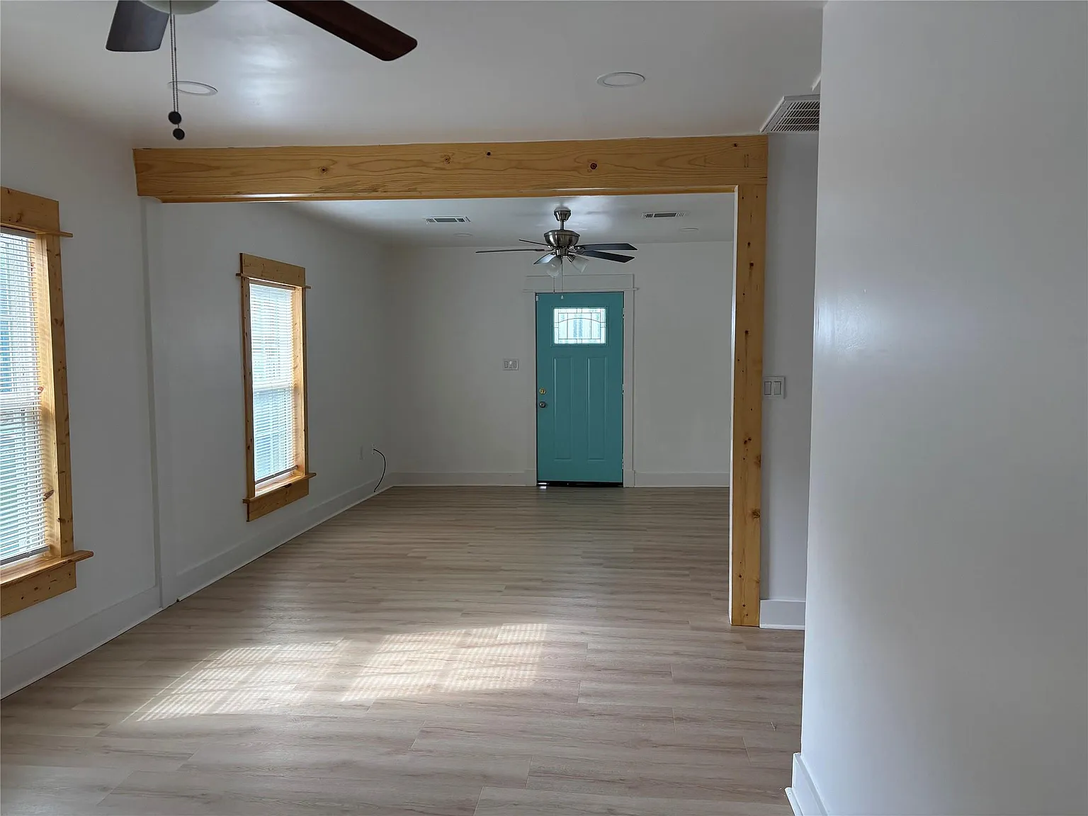 3 bed, 2.0 bath, 1421 sqft, $1,750 — Photo 2