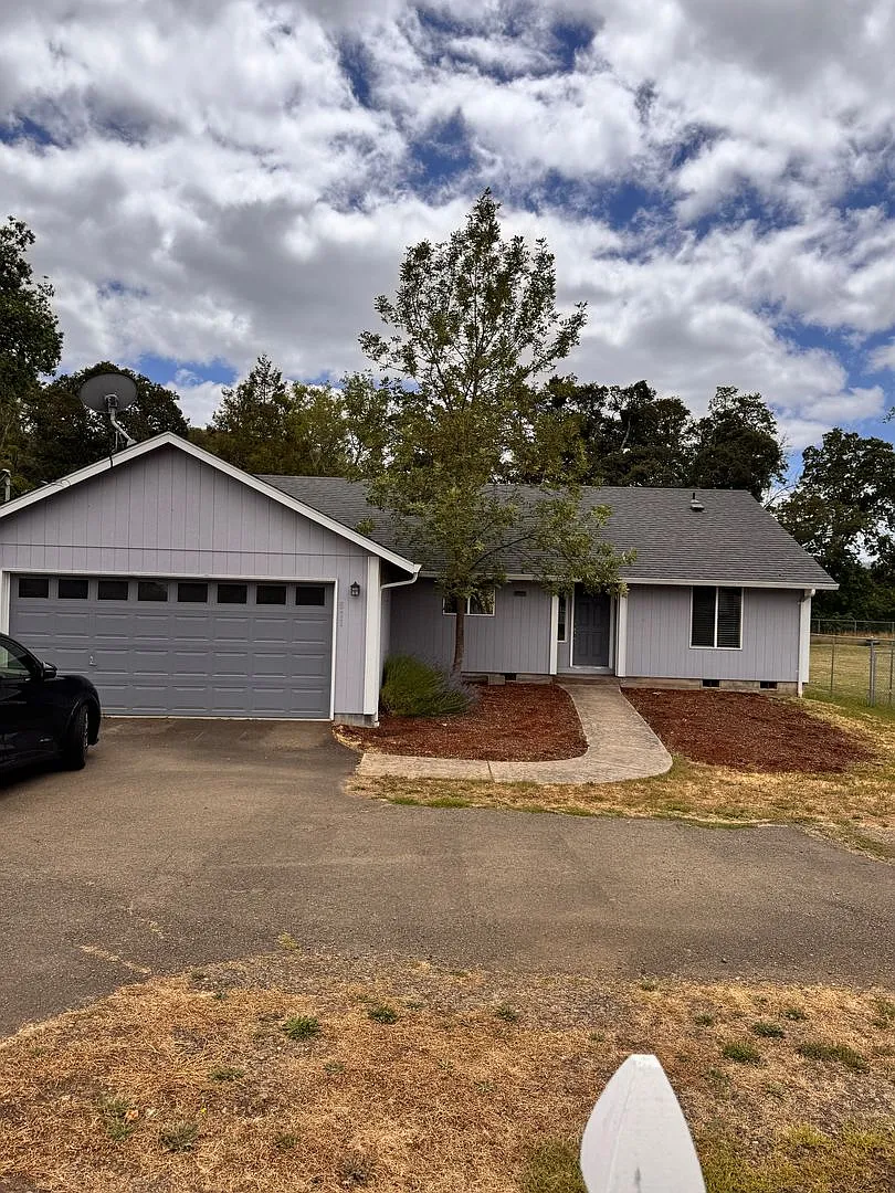 Newton Creek 3 bedroom 2 bath home — Photo 1