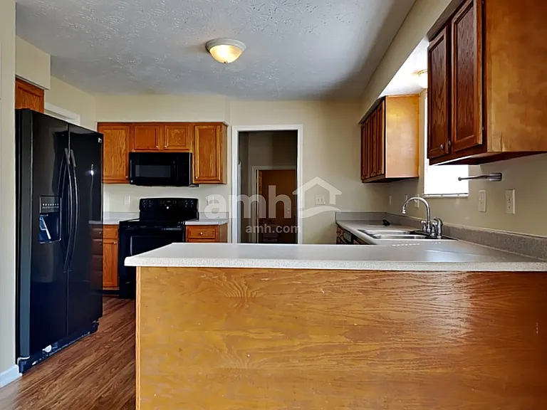 7011 Medford Ct — Photo 4
