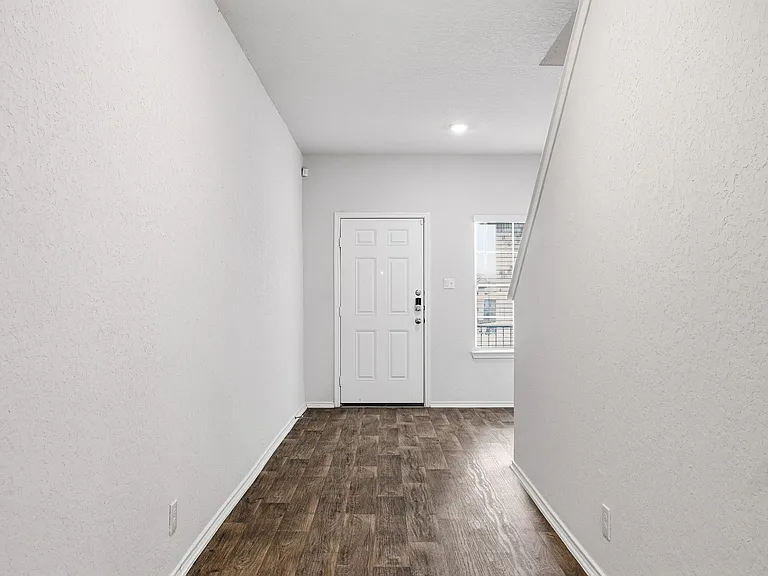 6630 Greensleeves — Photo 2