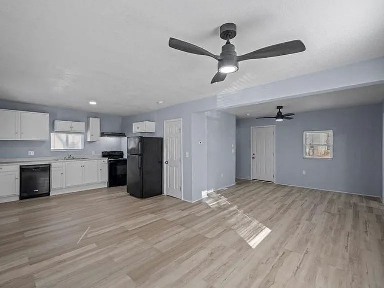 1515 S Home Ave — Photo 2