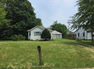 411 N 7750e Rd, Saint Anne, IL 60964